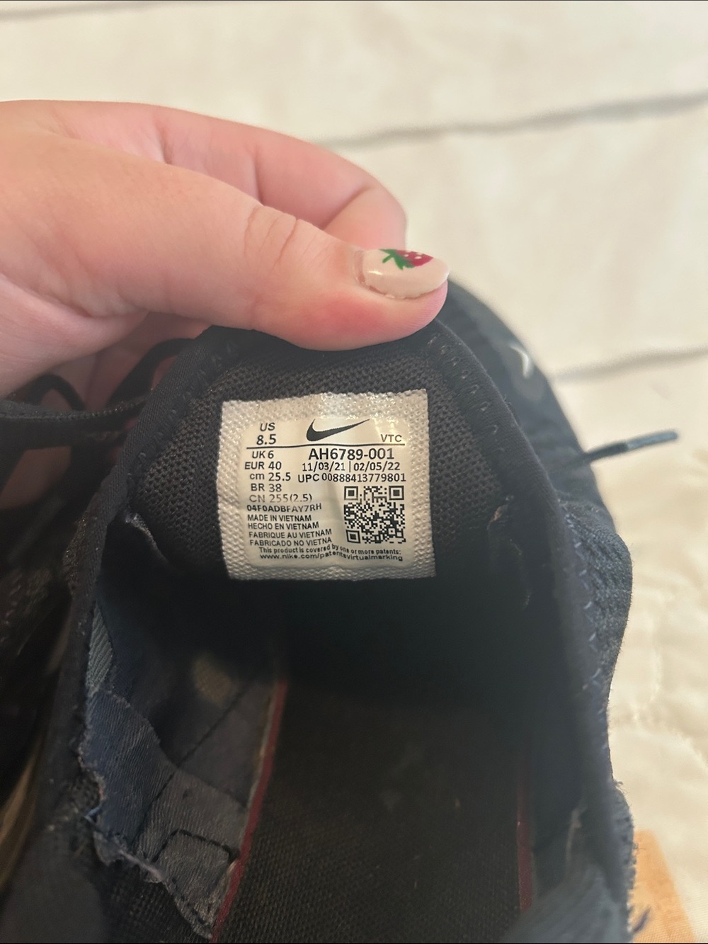 Nike Black/White Air Max 270 Lightweight Sneakers - Picture 5 of 5